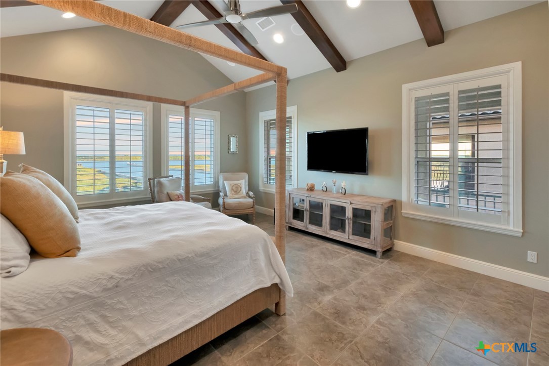 671 E Burgundy Bay