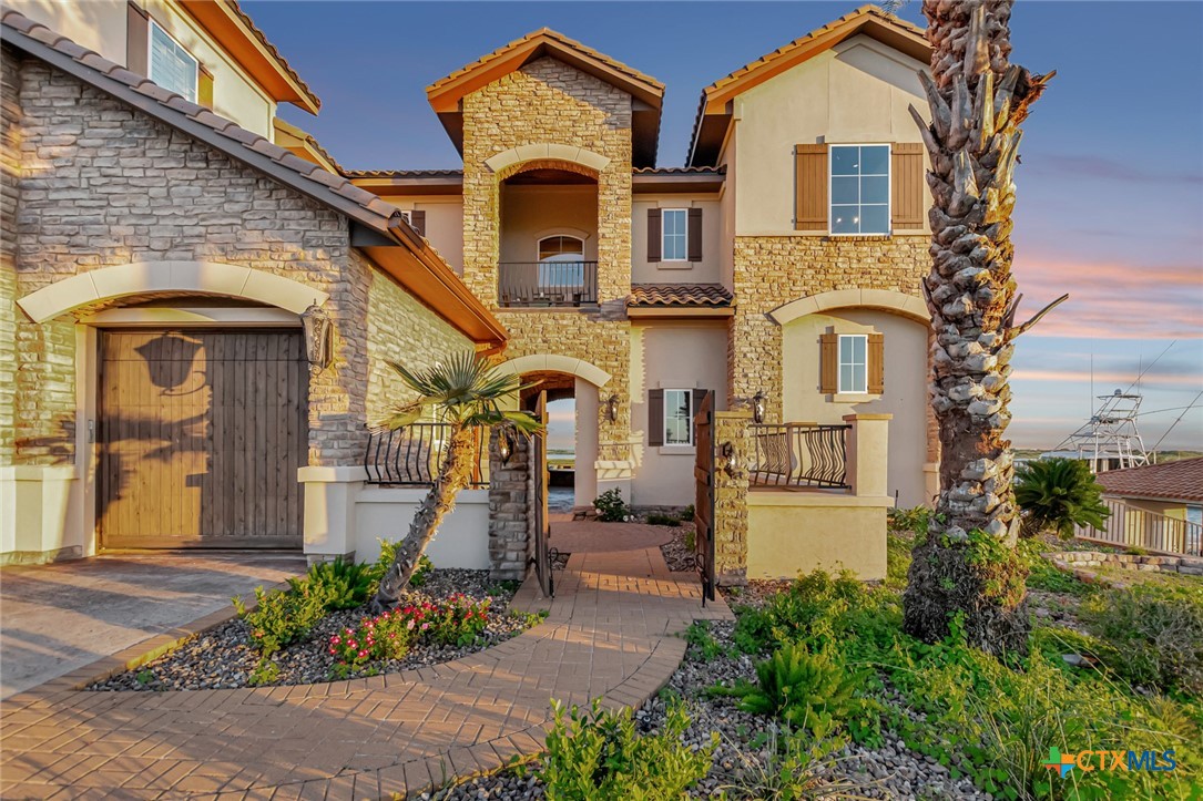 671 E Burgundy Bay