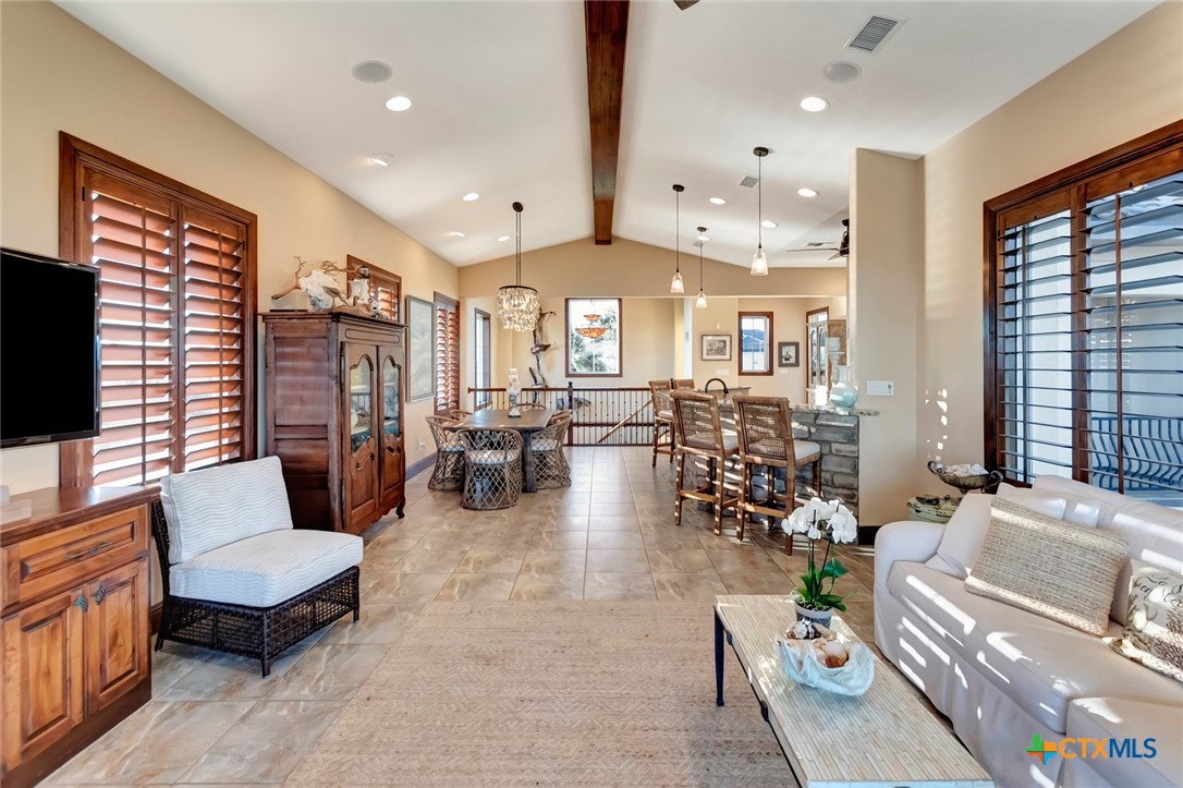 671 E Burgundy Bay