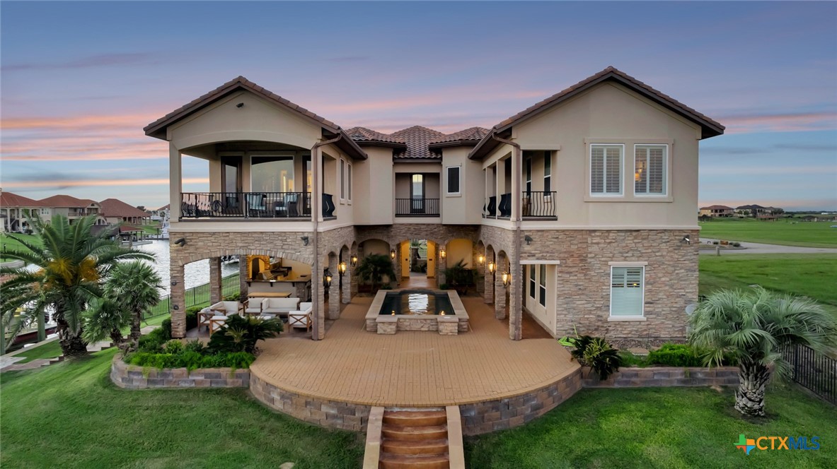 671 E Burgundy Bay