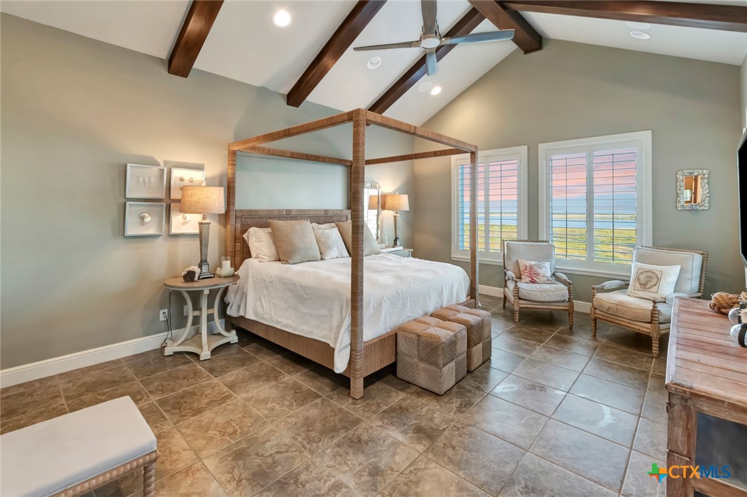 671 E Burgundy Bay