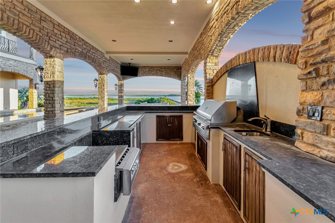 671 E Burgundy Bay