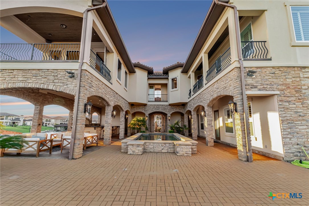 671 E Burgundy Bay