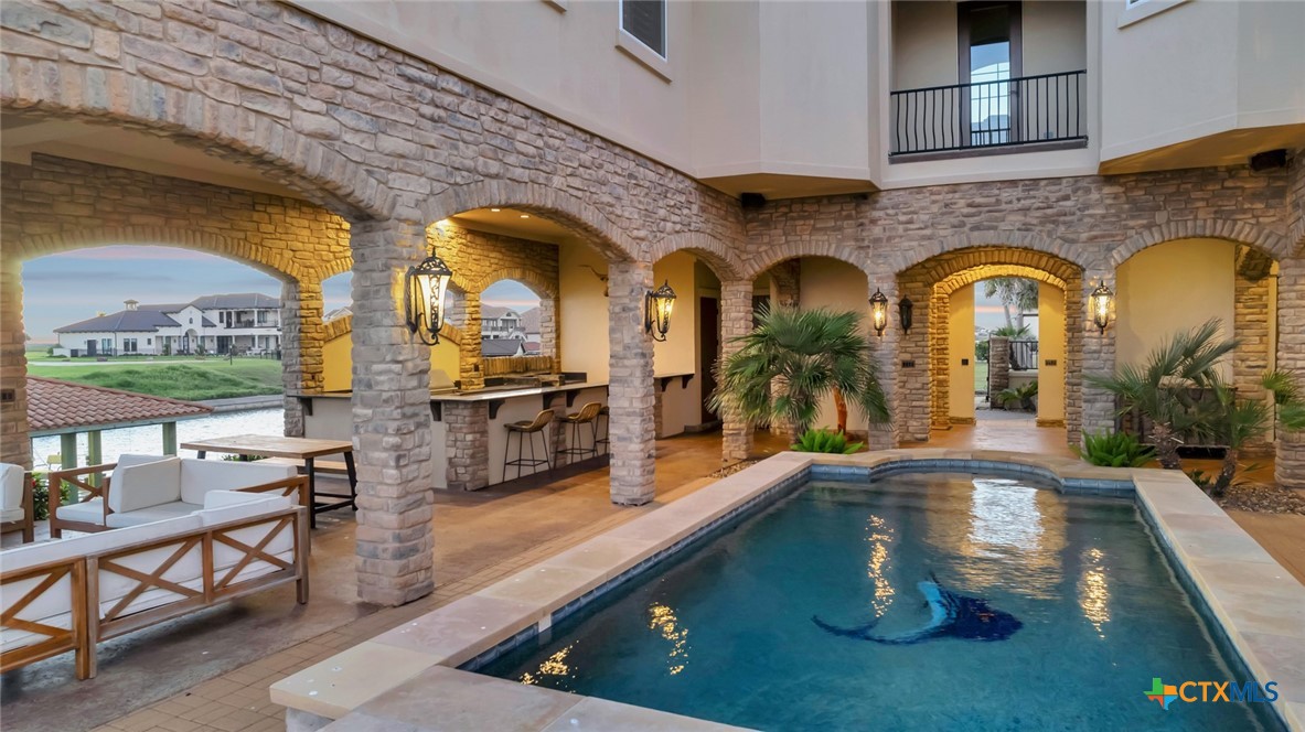 671 E Burgundy Bay