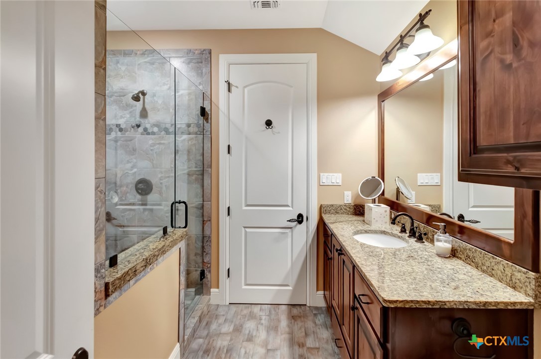 671 E Burgundy Bay