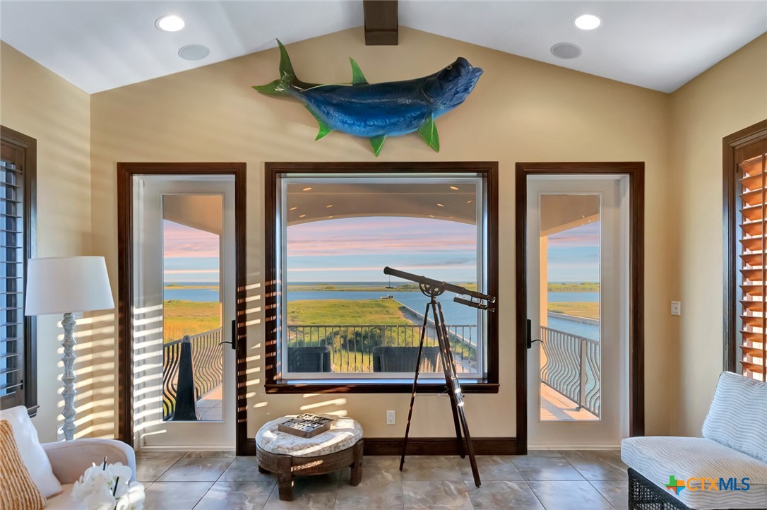 671 E Burgundy Bay