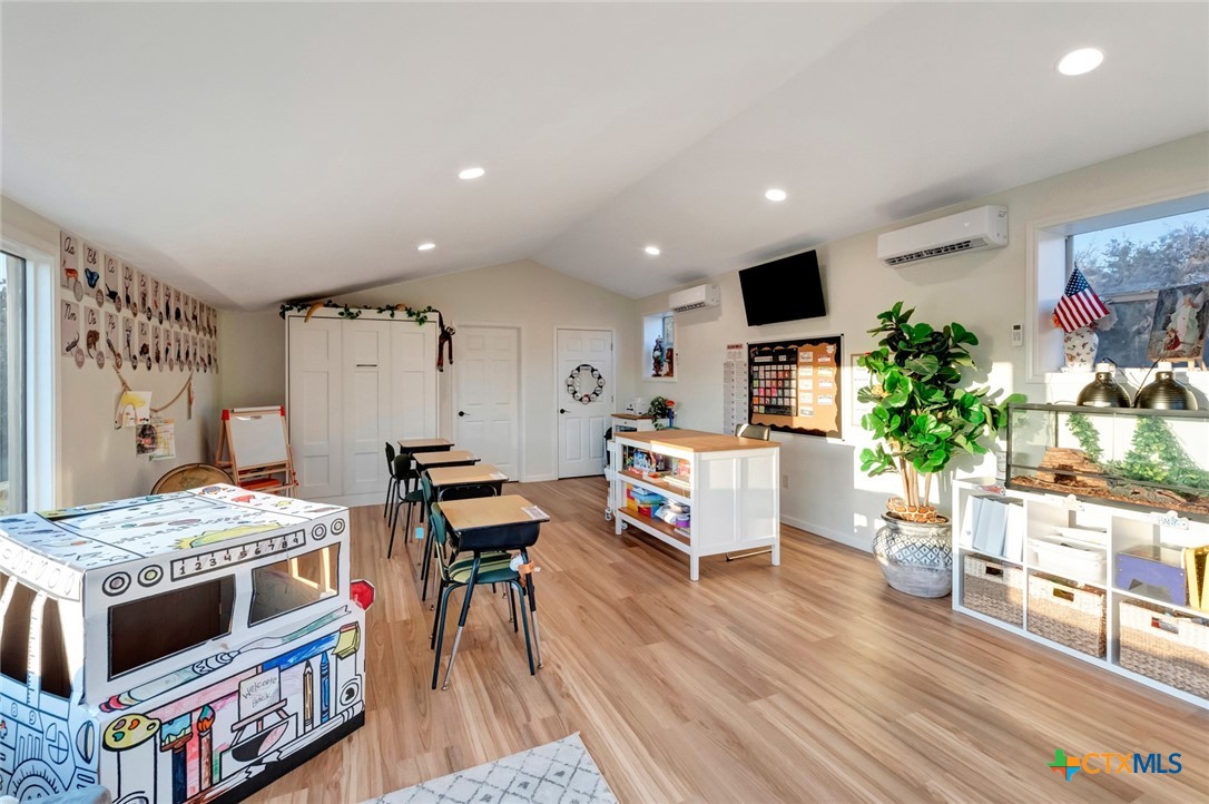 1176 Post Lane
