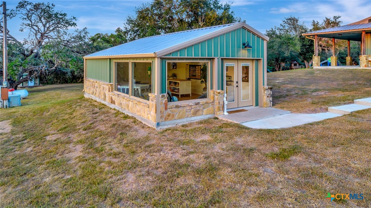 1176 Post Lane