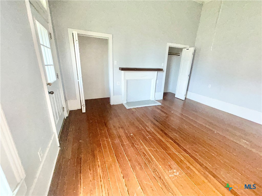 502 E Live Oak Street