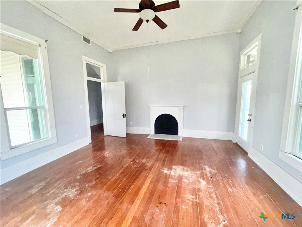 502 E Live Oak Street