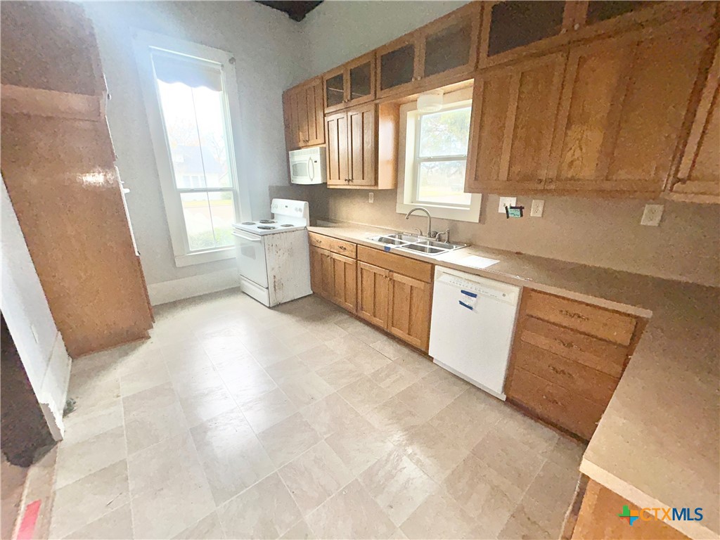 502 E Live Oak Street