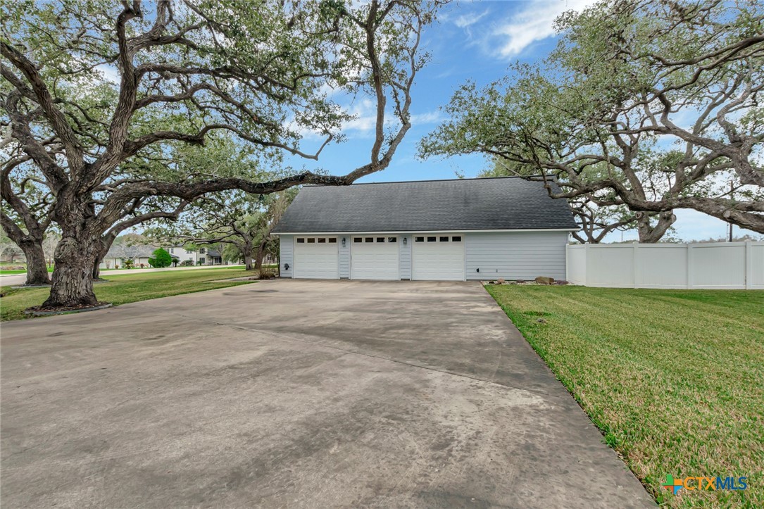 185 Lakeshore Drive