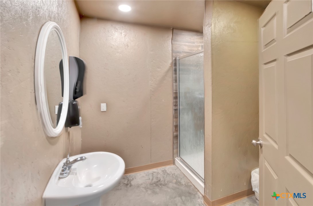 52 N Old Bloomington Road