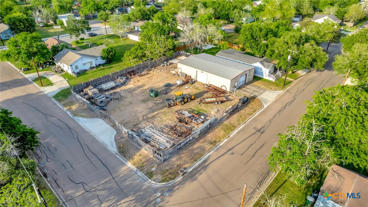 904 E Sabine Street