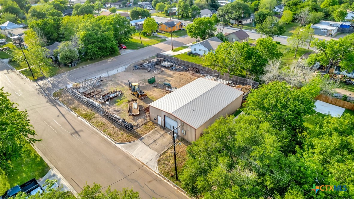 904 E Sabine Street