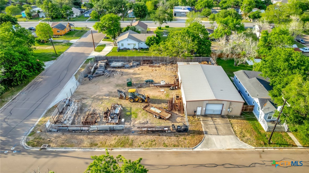 904 E Sabine Street