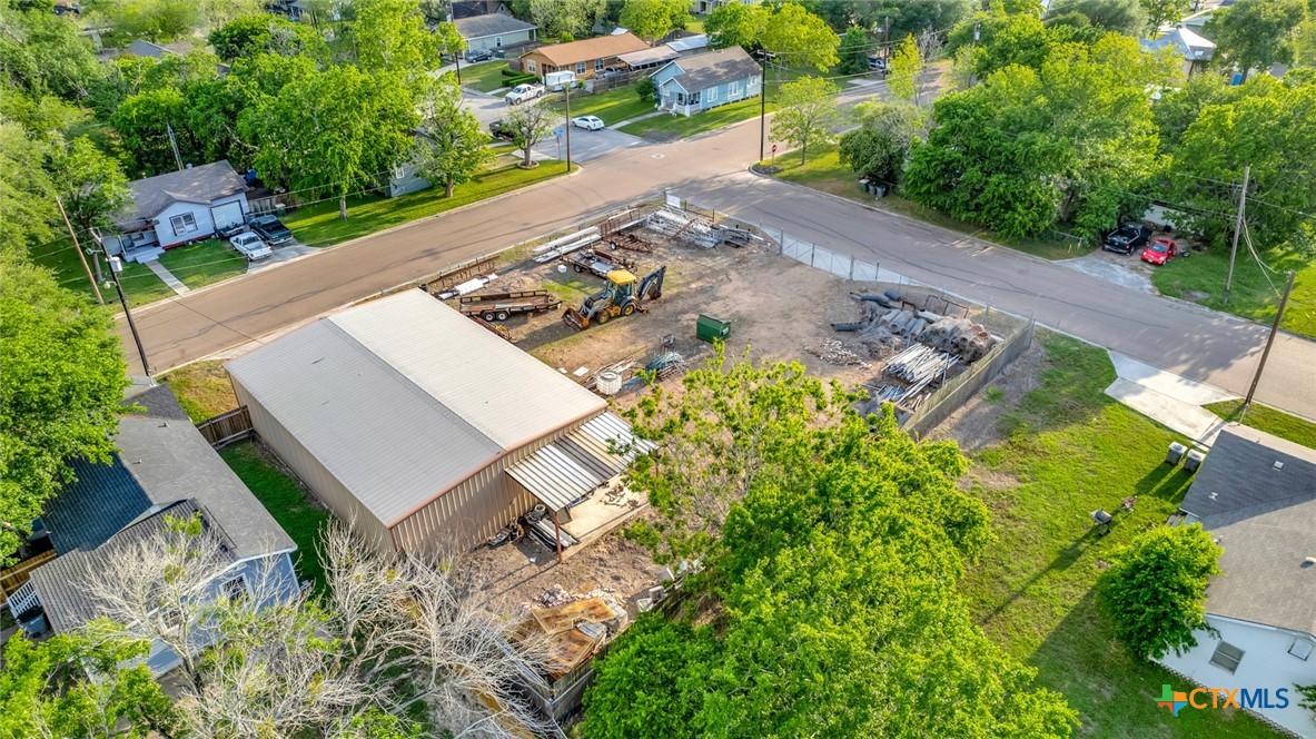 904 E Sabine Street