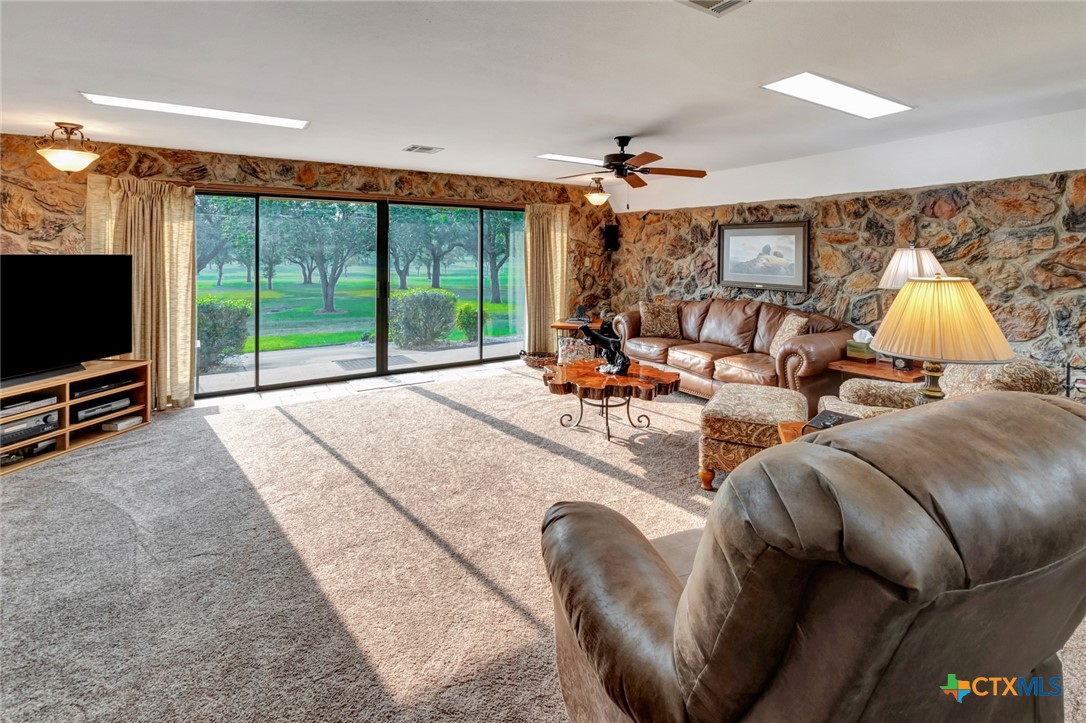 79 W Albrecht Road