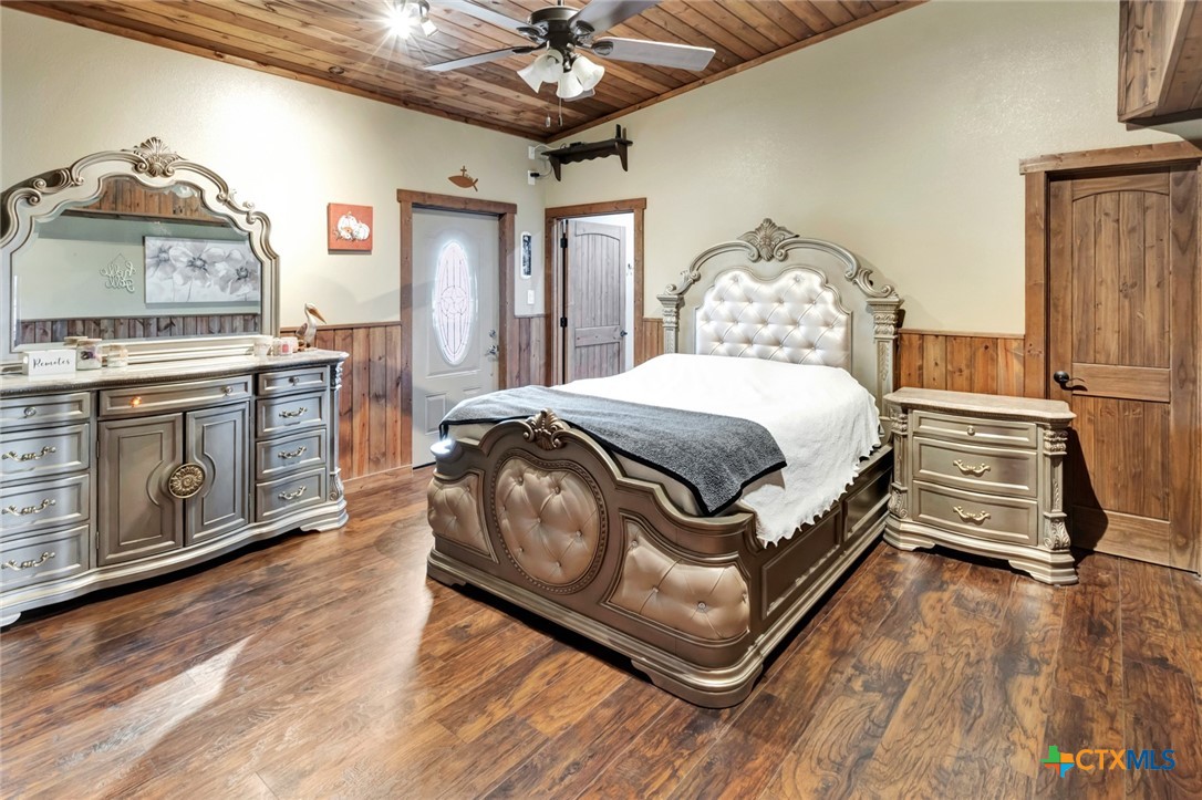 1622 Old Goliad Road