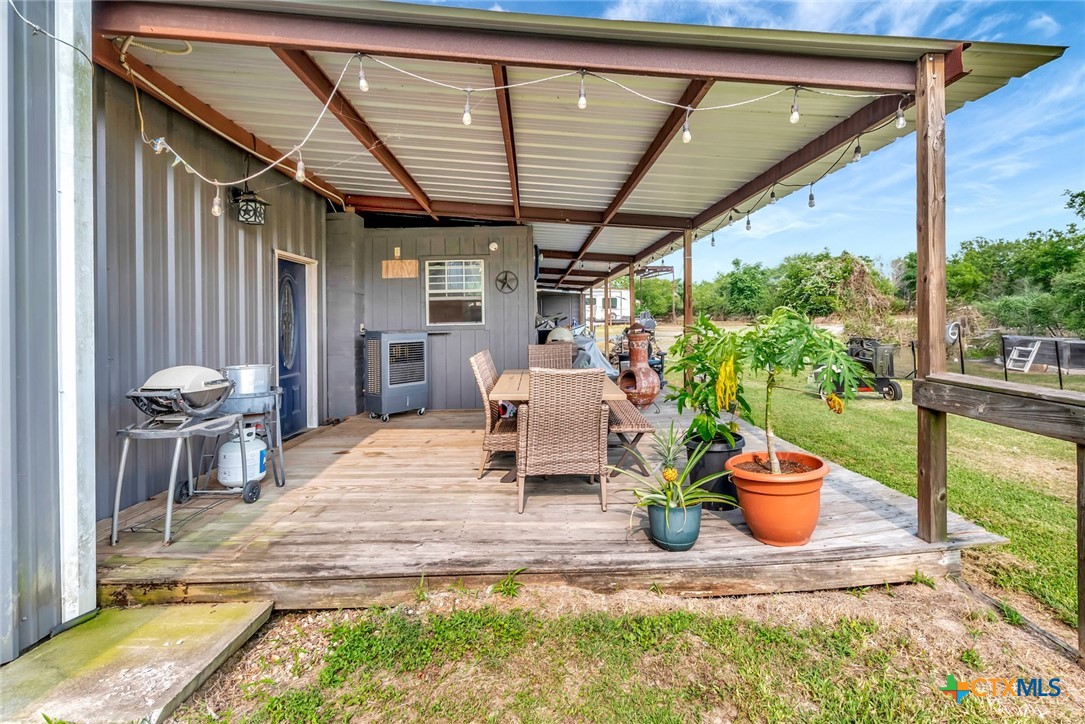 1622 Old Goliad Road