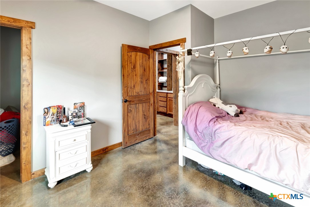 1622 Old Goliad Road