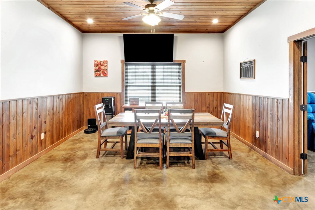 1622 Old Goliad Road