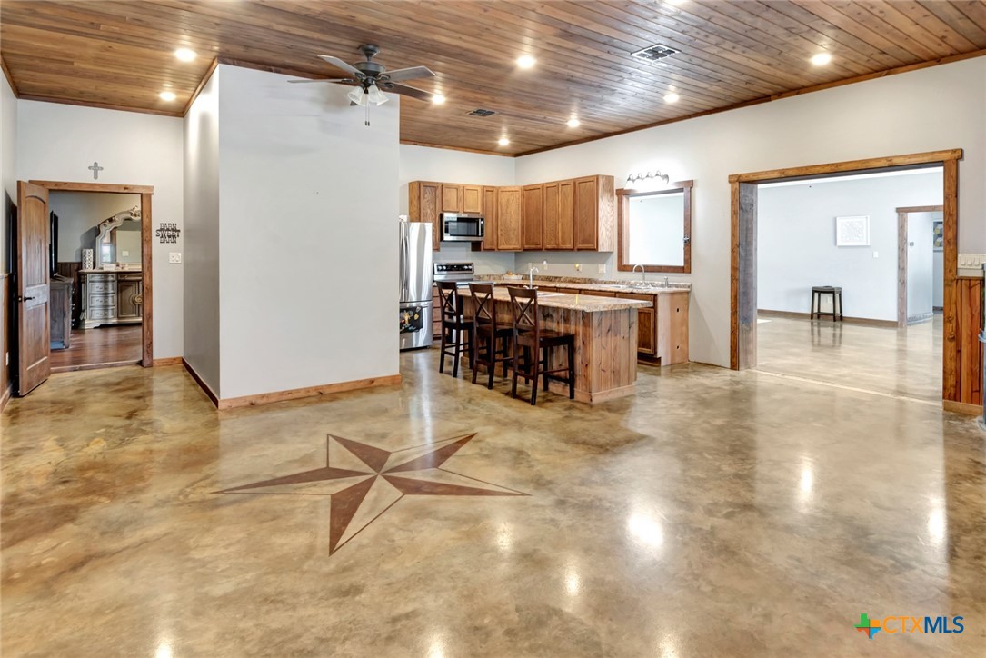 1622 Old Goliad Road