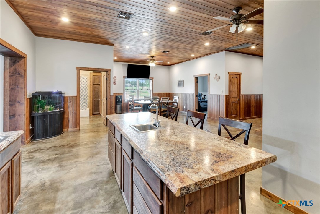 1622 Old Goliad Road