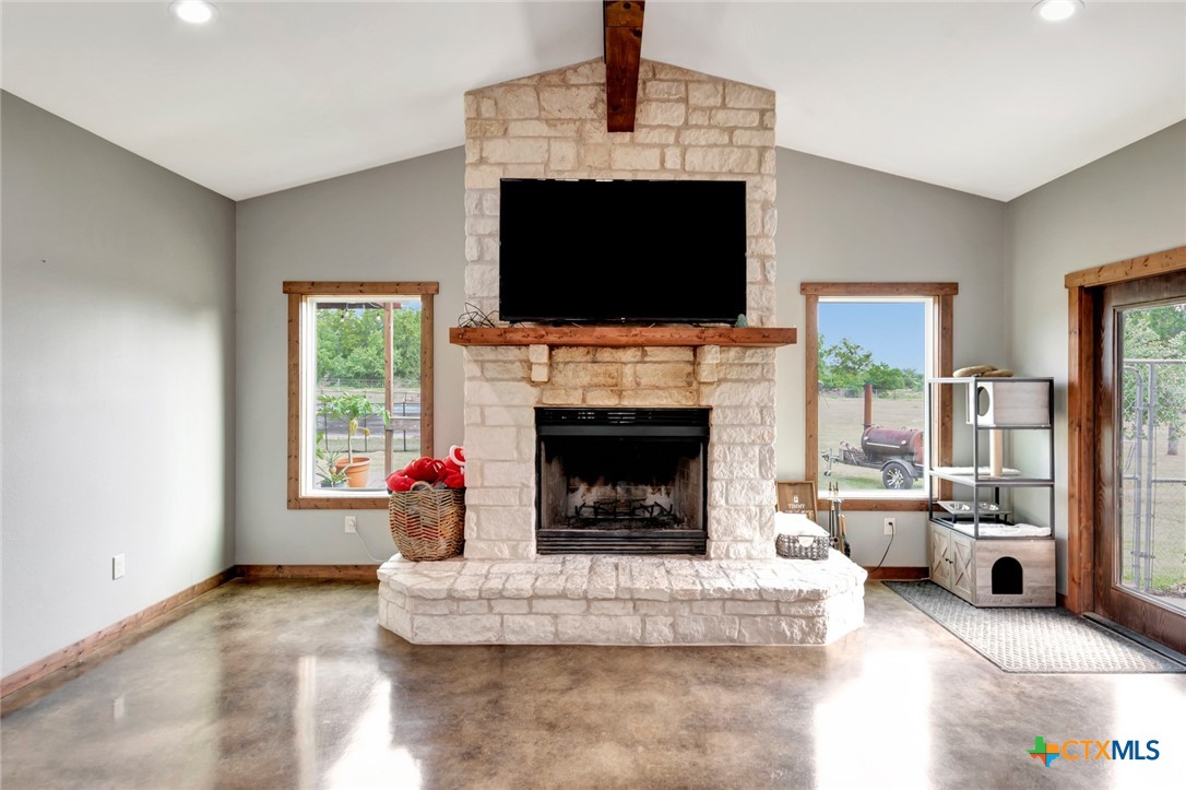 1622 Old Goliad Road