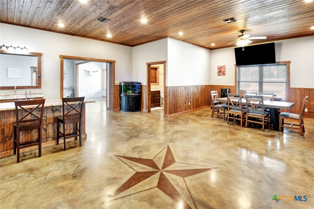 1622 Old Goliad Road