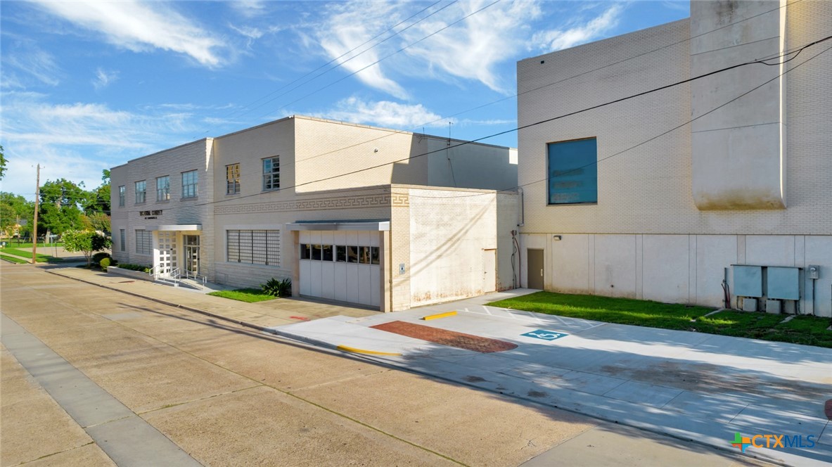 311 E Constitution