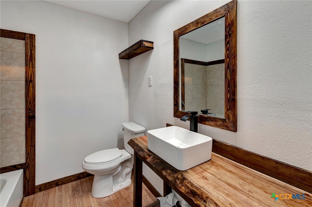 2901 Lone Tree