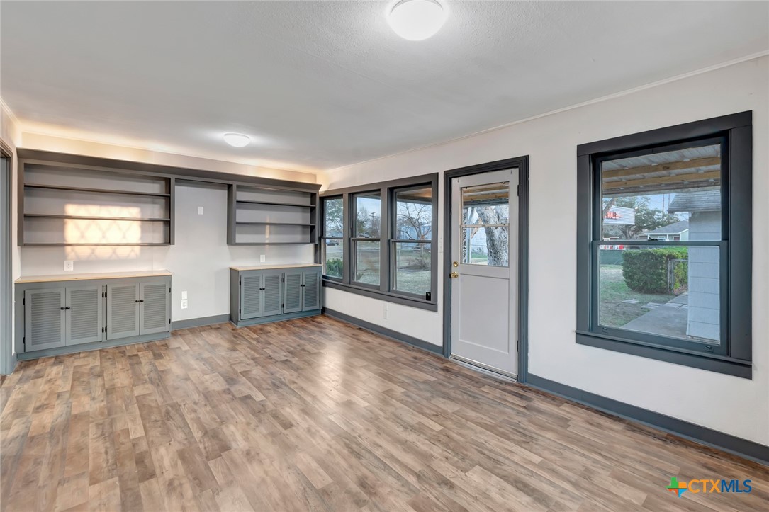 2901 Lone Tree