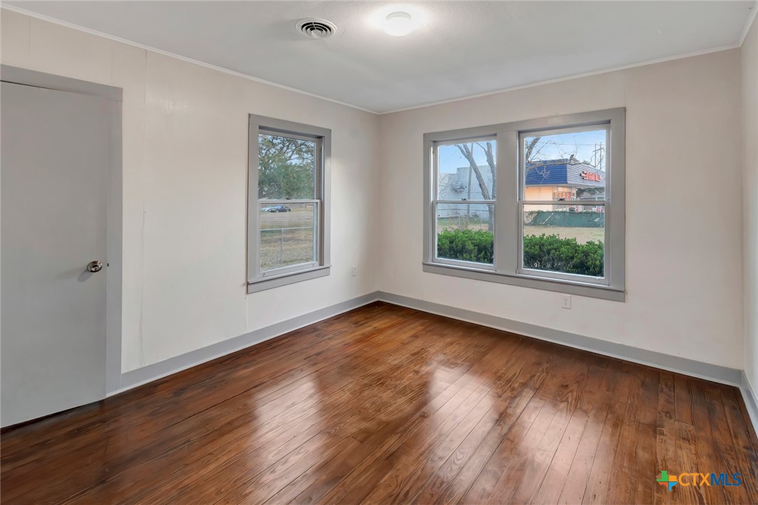 2901 Lone Tree