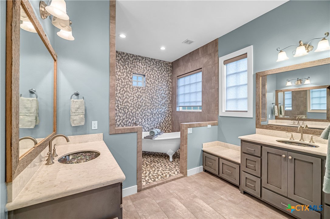 230 Chateau Way