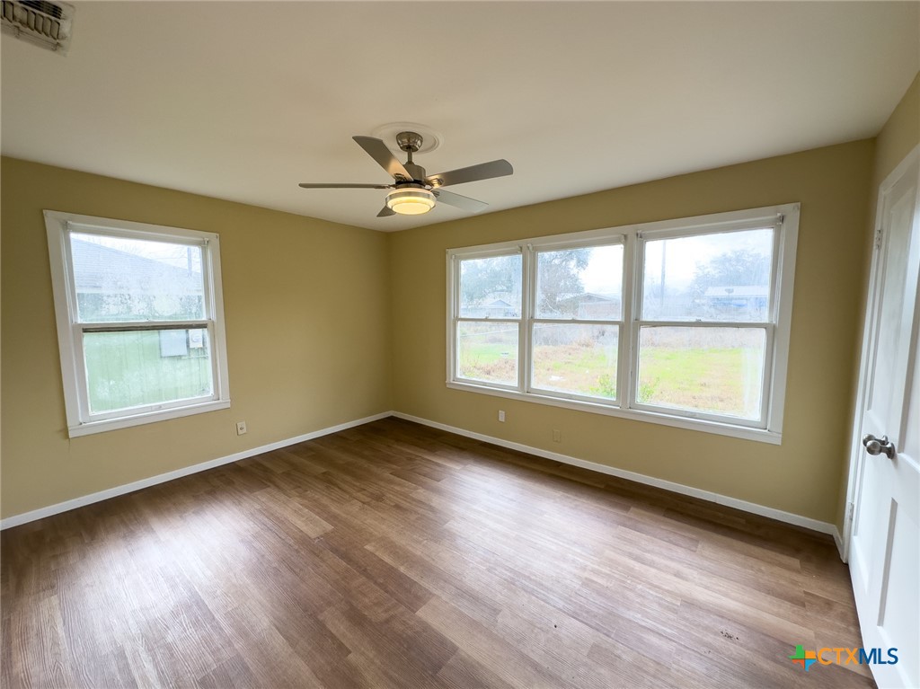 1404 E Bowie