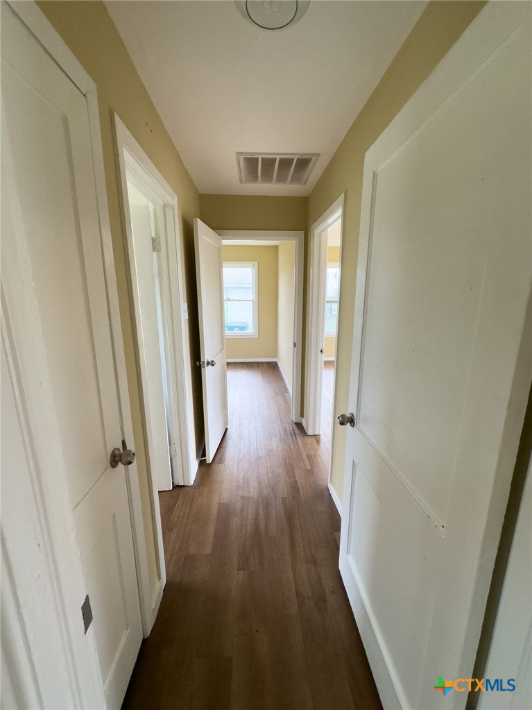 1404 E Bowie