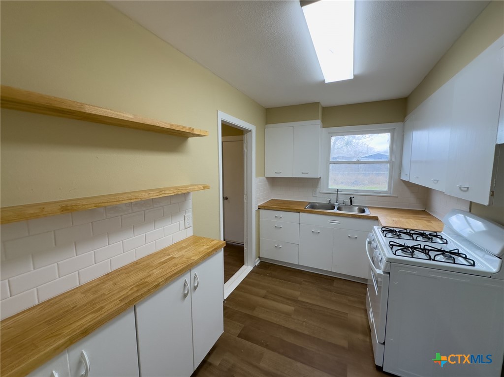 1404 E Bowie