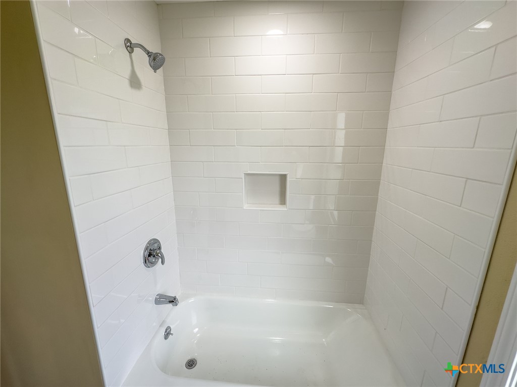 1404 E Bowie