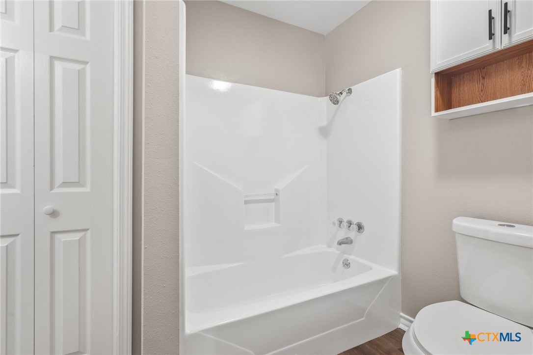 939 N San Patricio Street