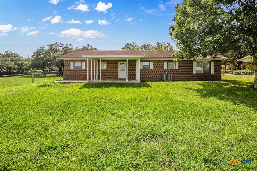 939 N San Patricio Street