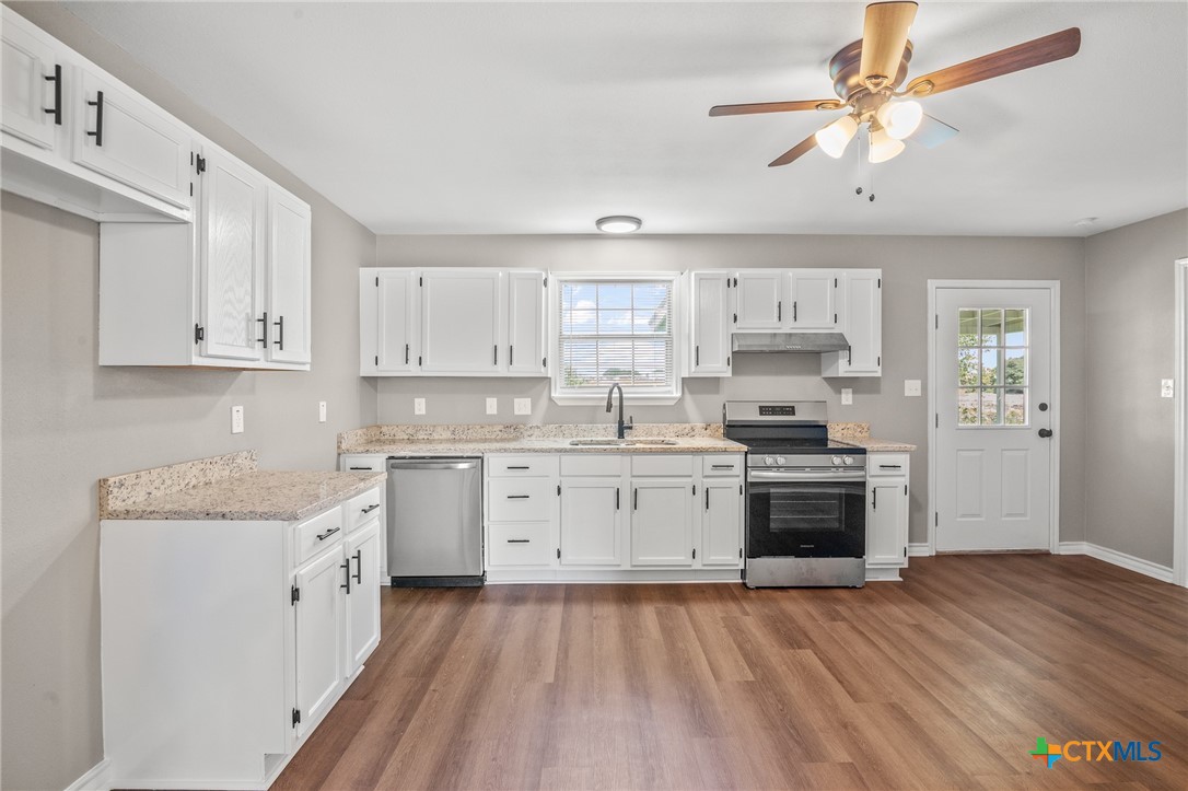 939 N San Patricio Street