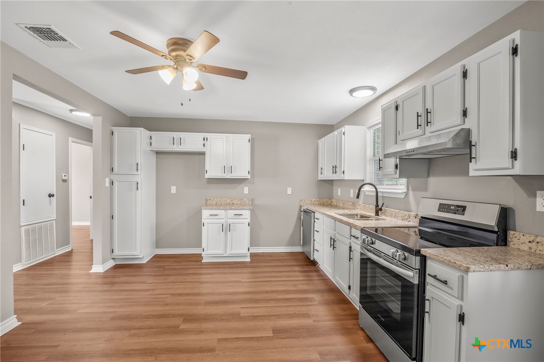 939 N San Patricio Street