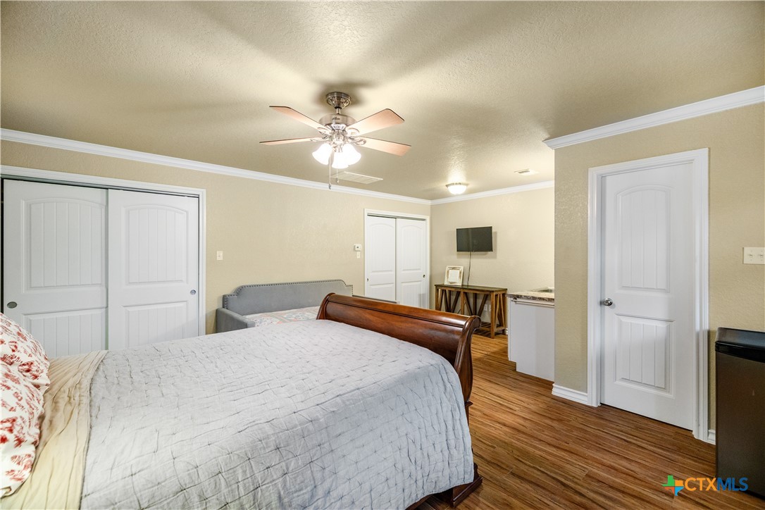 260 N Santa Clara Avenue