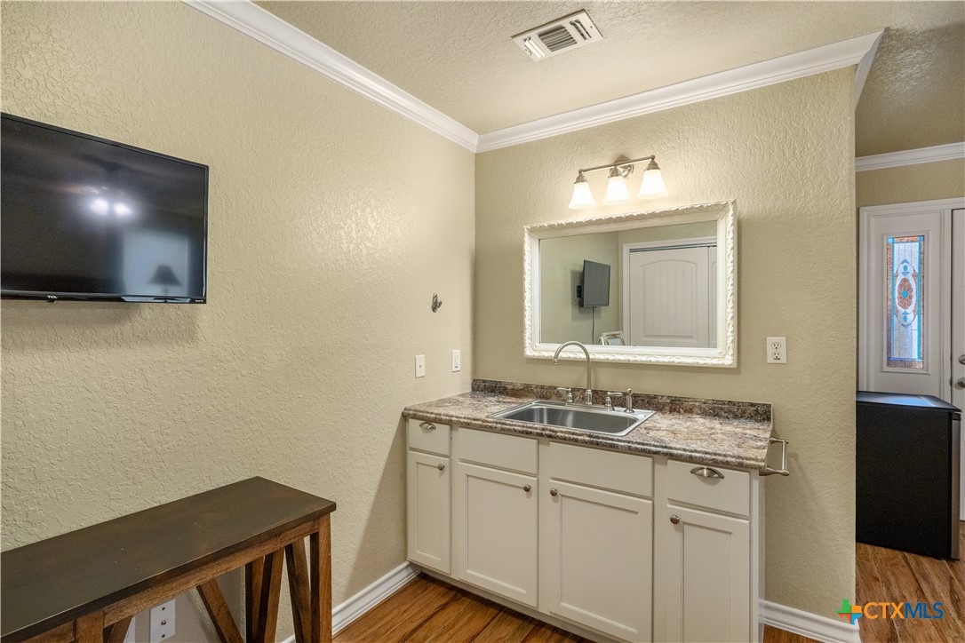 260 N Santa Clara Avenue