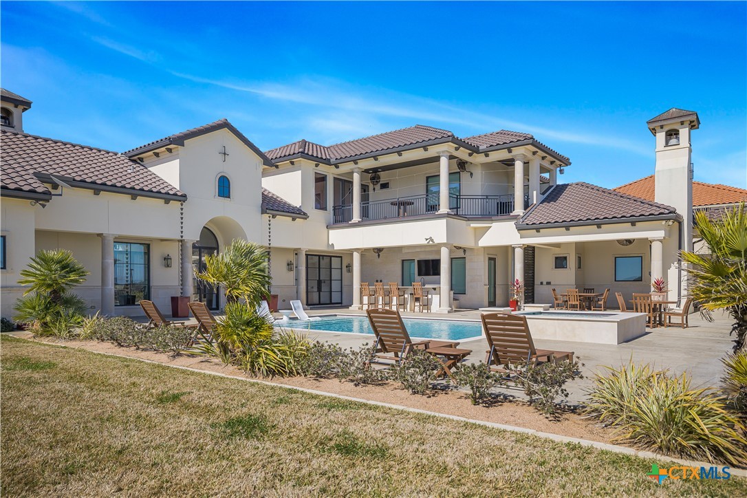 385 E Arbor Vista