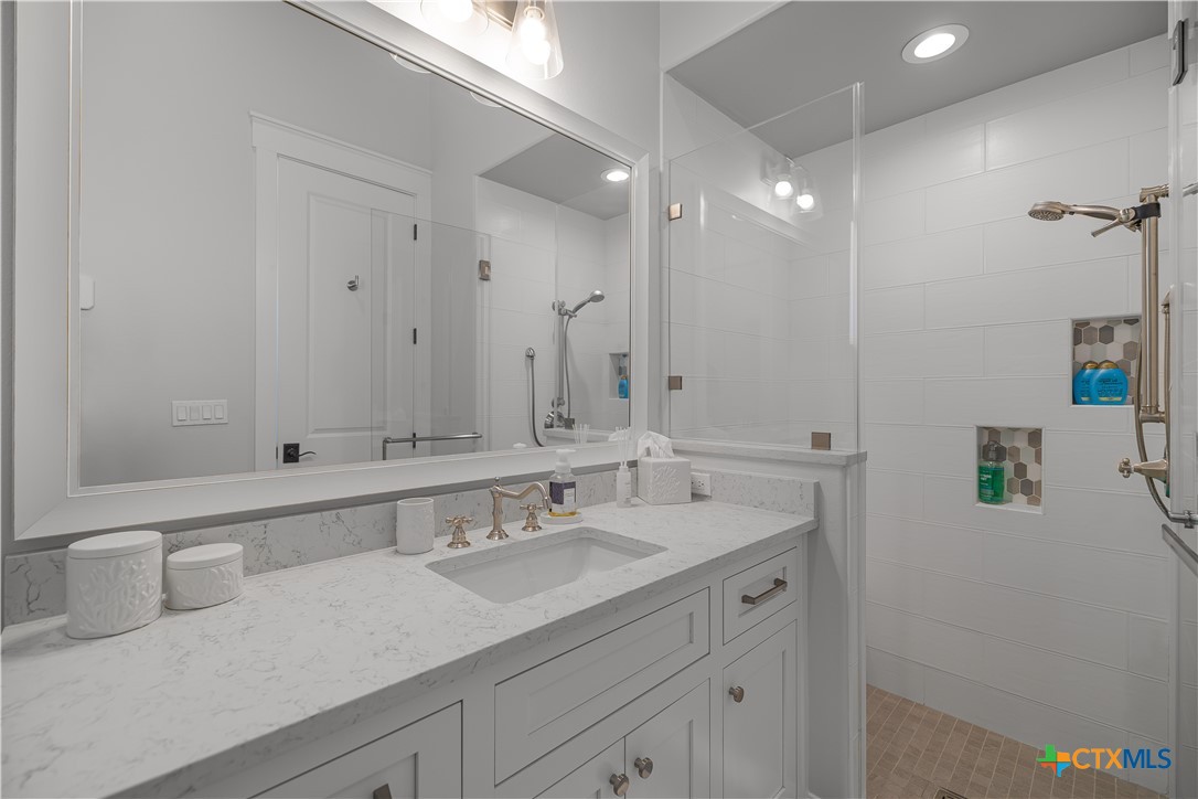 385 E Arbor Vista