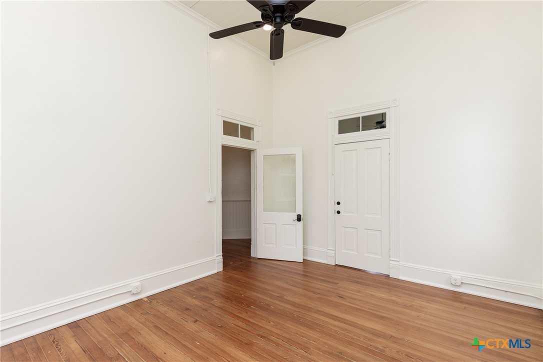 207 1/2 E Constitution Street 4