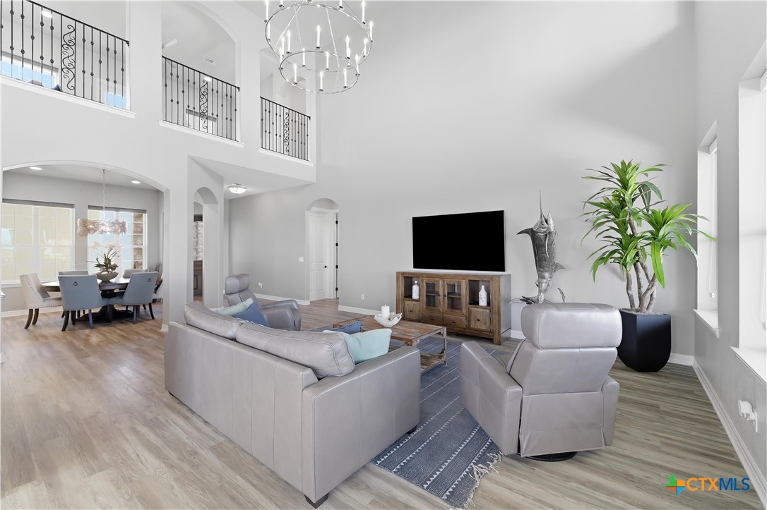 559 W Lago Loop Road