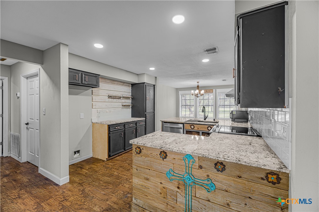 296 Cinco Oaks